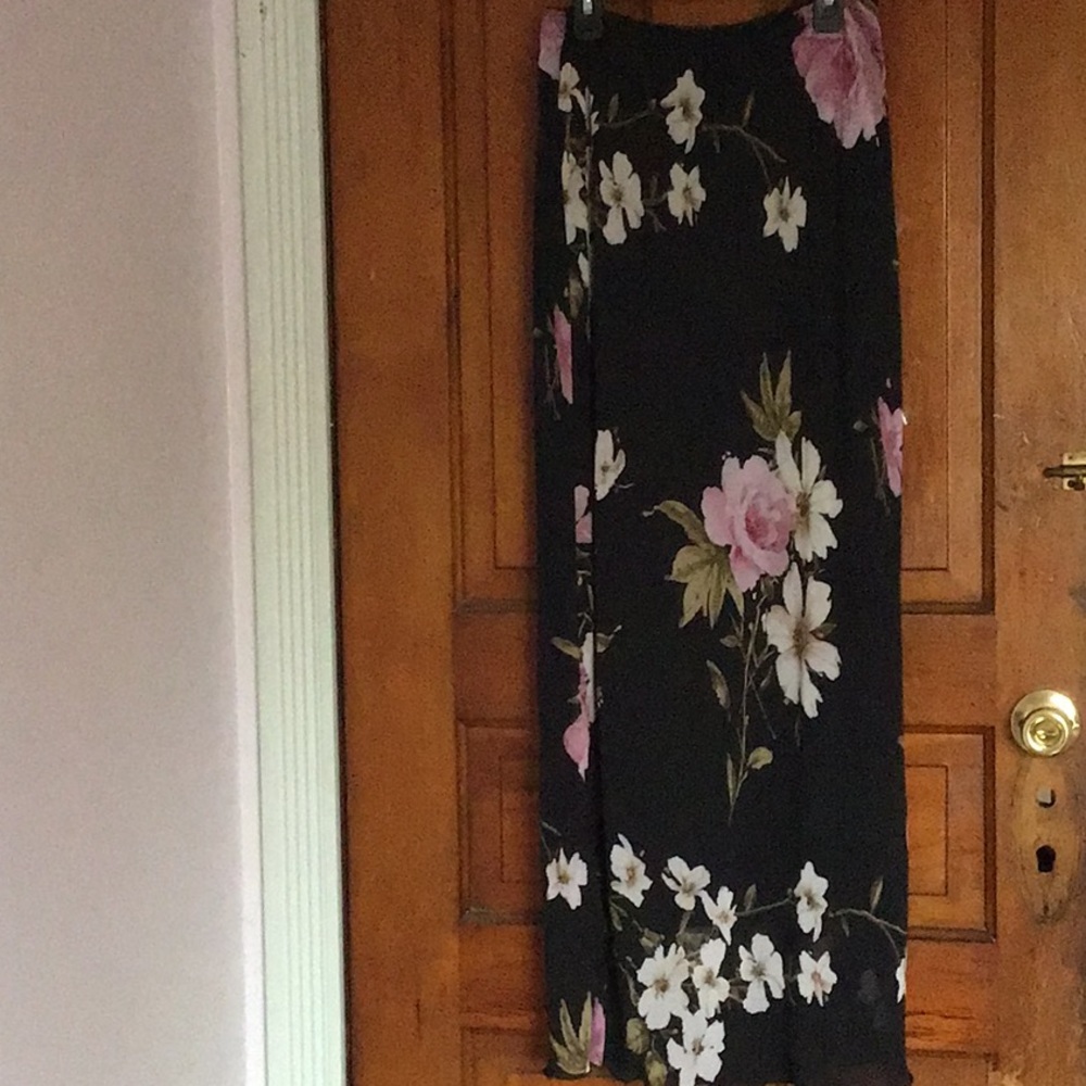 Maxi skirt with flowers